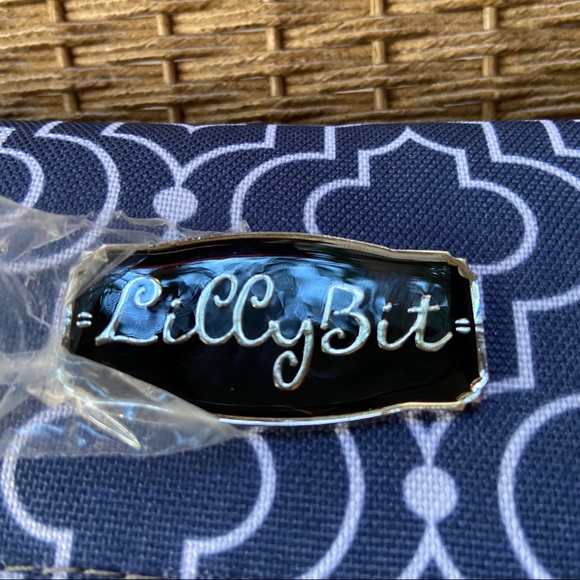 NWOT Lilly Bit pattern cosmetic multipocket bag - Picture 4 of 7